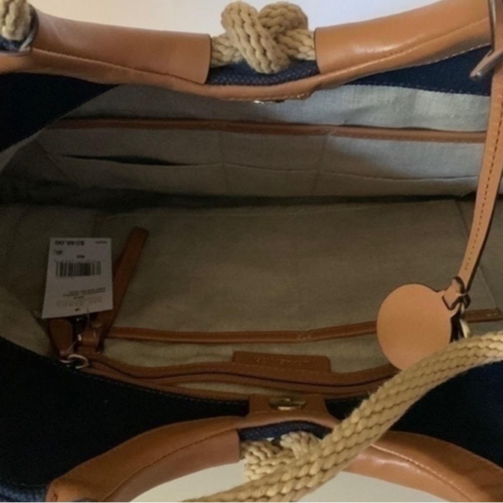 NWT. MICHAEL KORS
Isla Ring Shoulder Tote - Picture 5 of 7